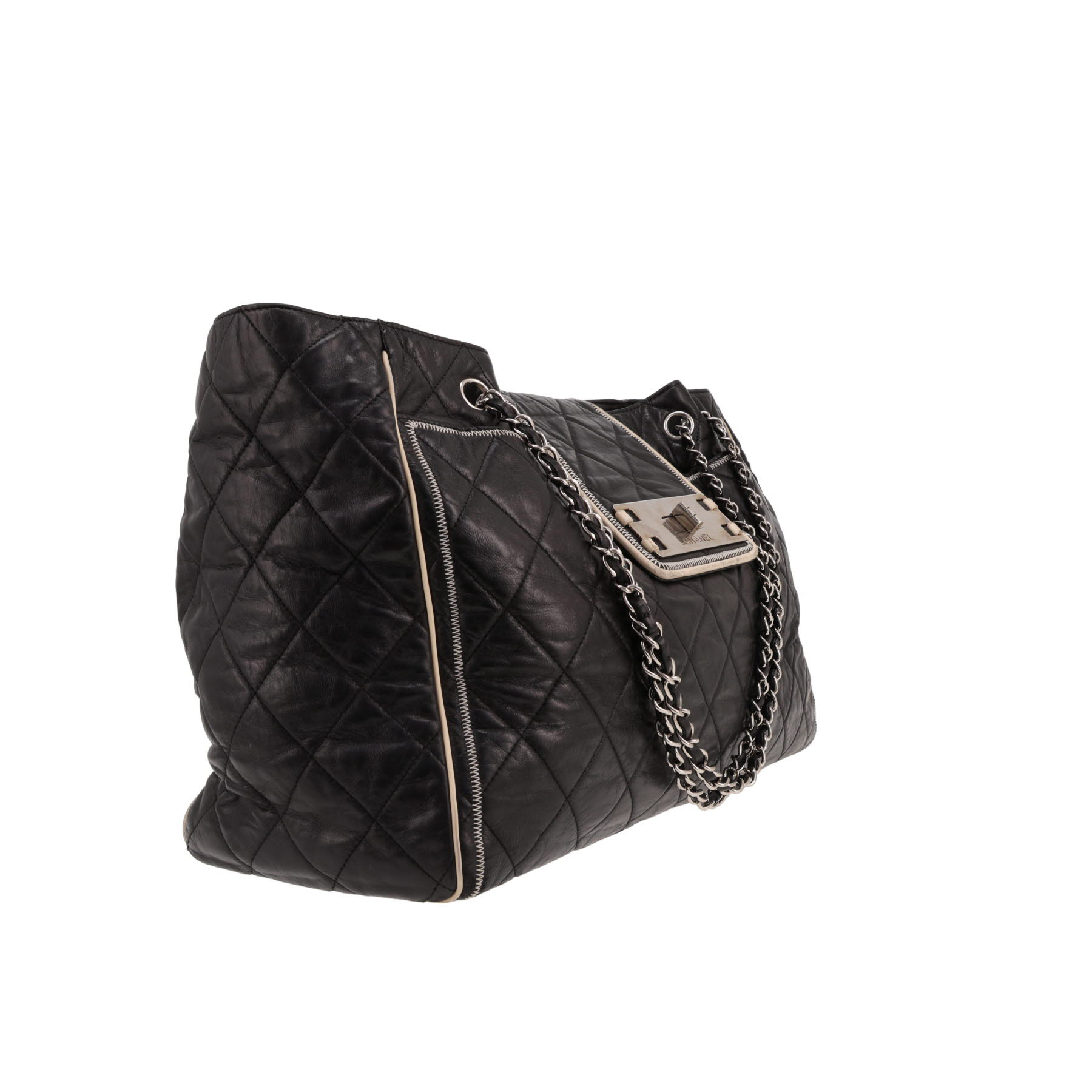Chanel   shopping bag  in black quilted leather