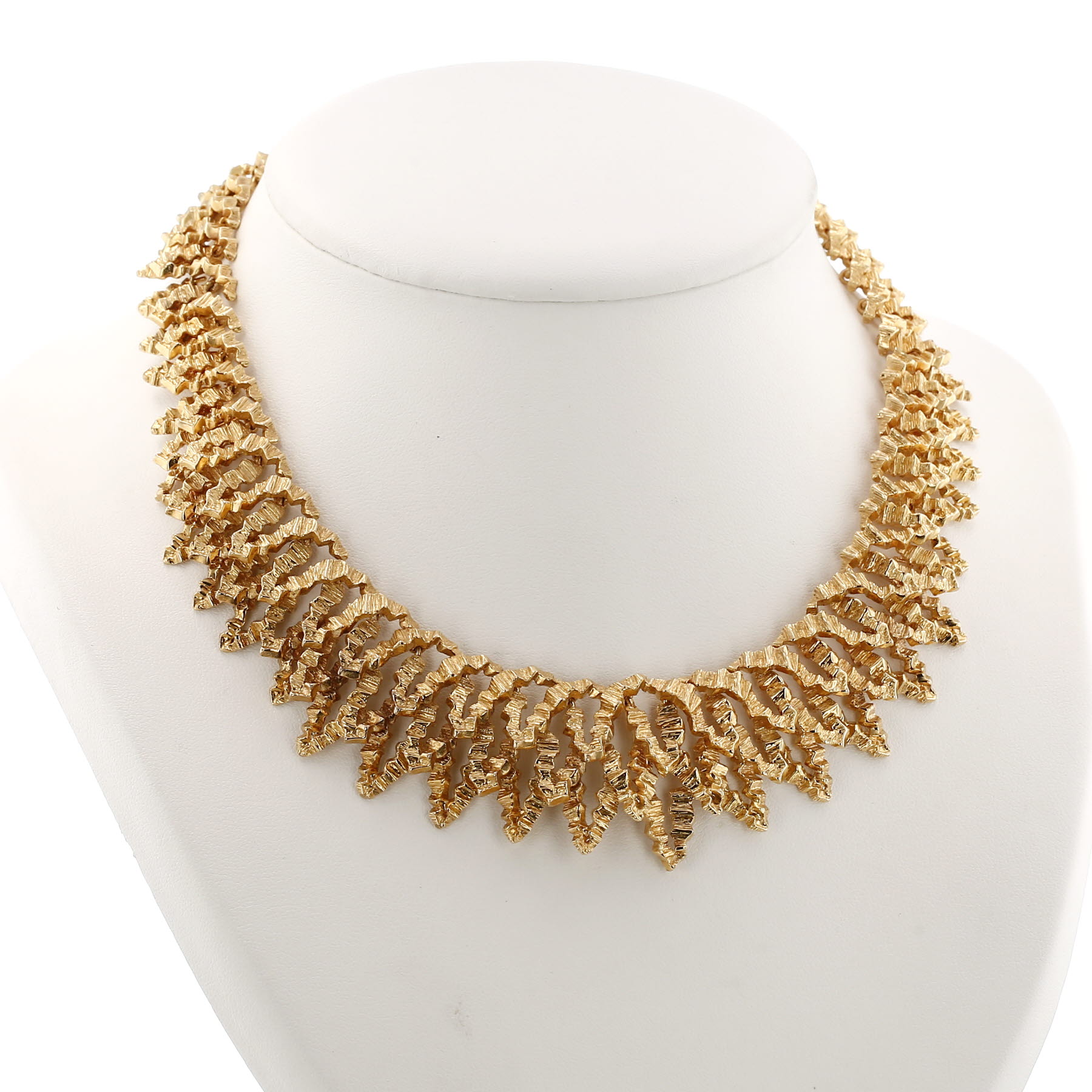 Chaumet   1970's necklace in yellow gold