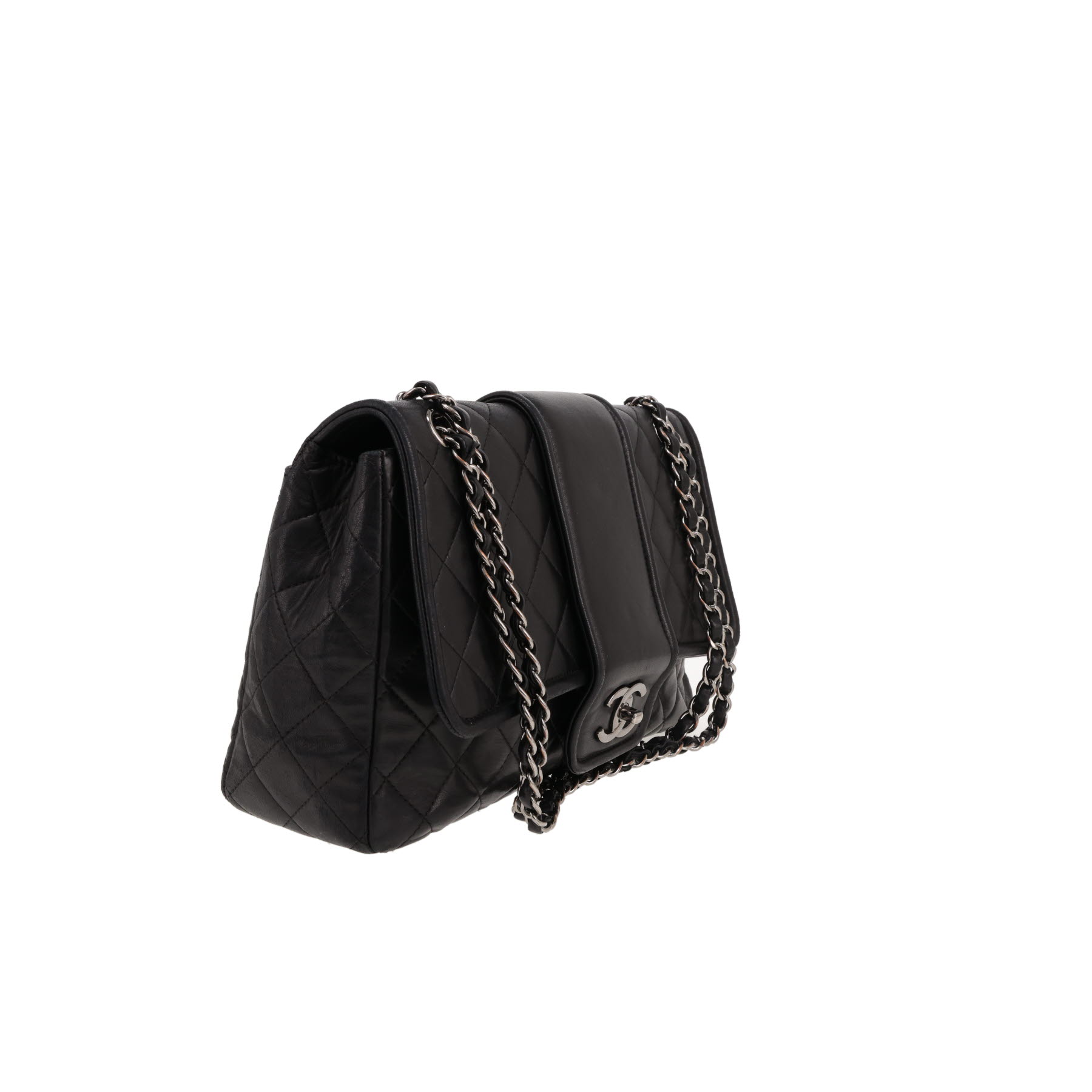 Chanel   shoulder bag  in black quilted leather