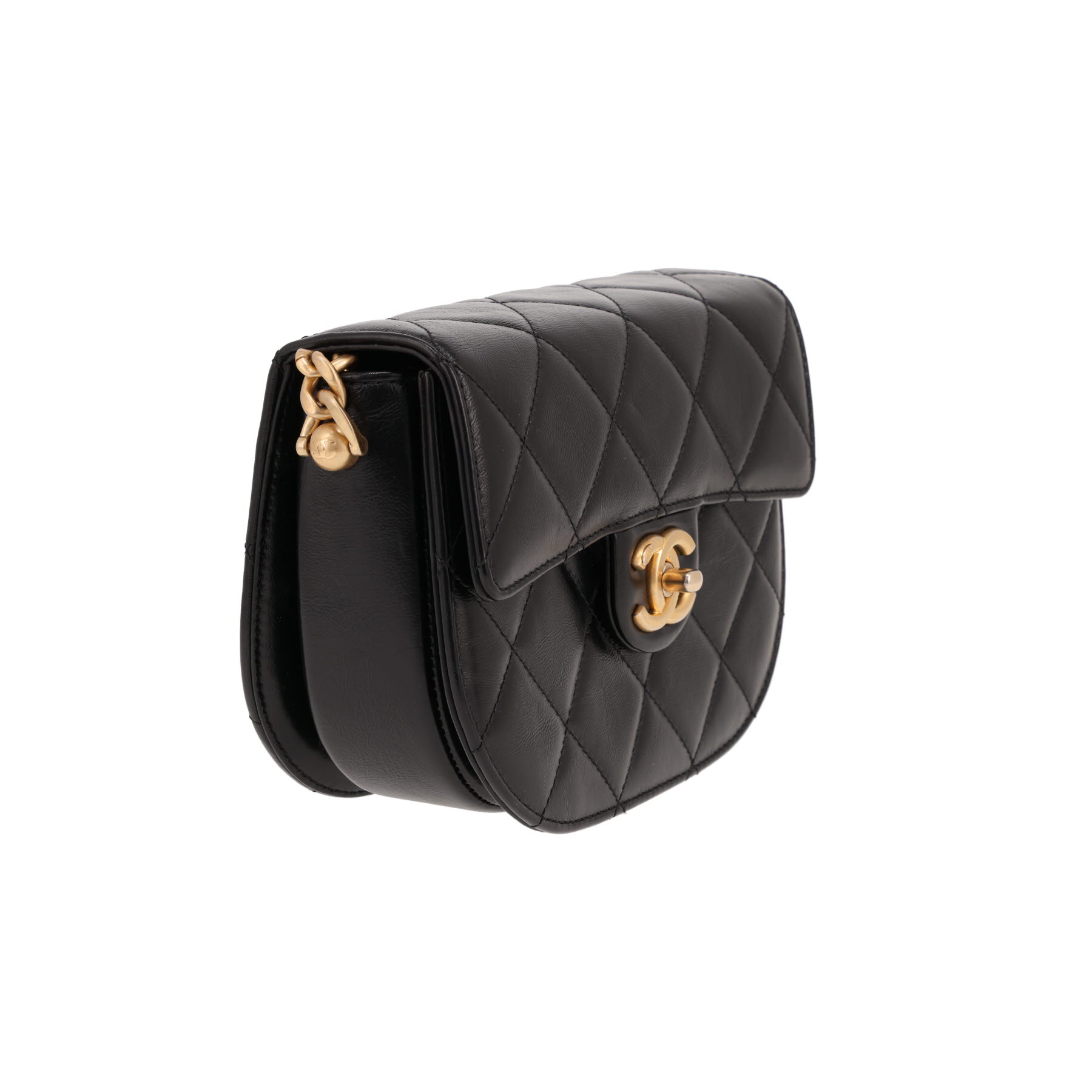 Chanel   shoulder bag  in black quilted leather
