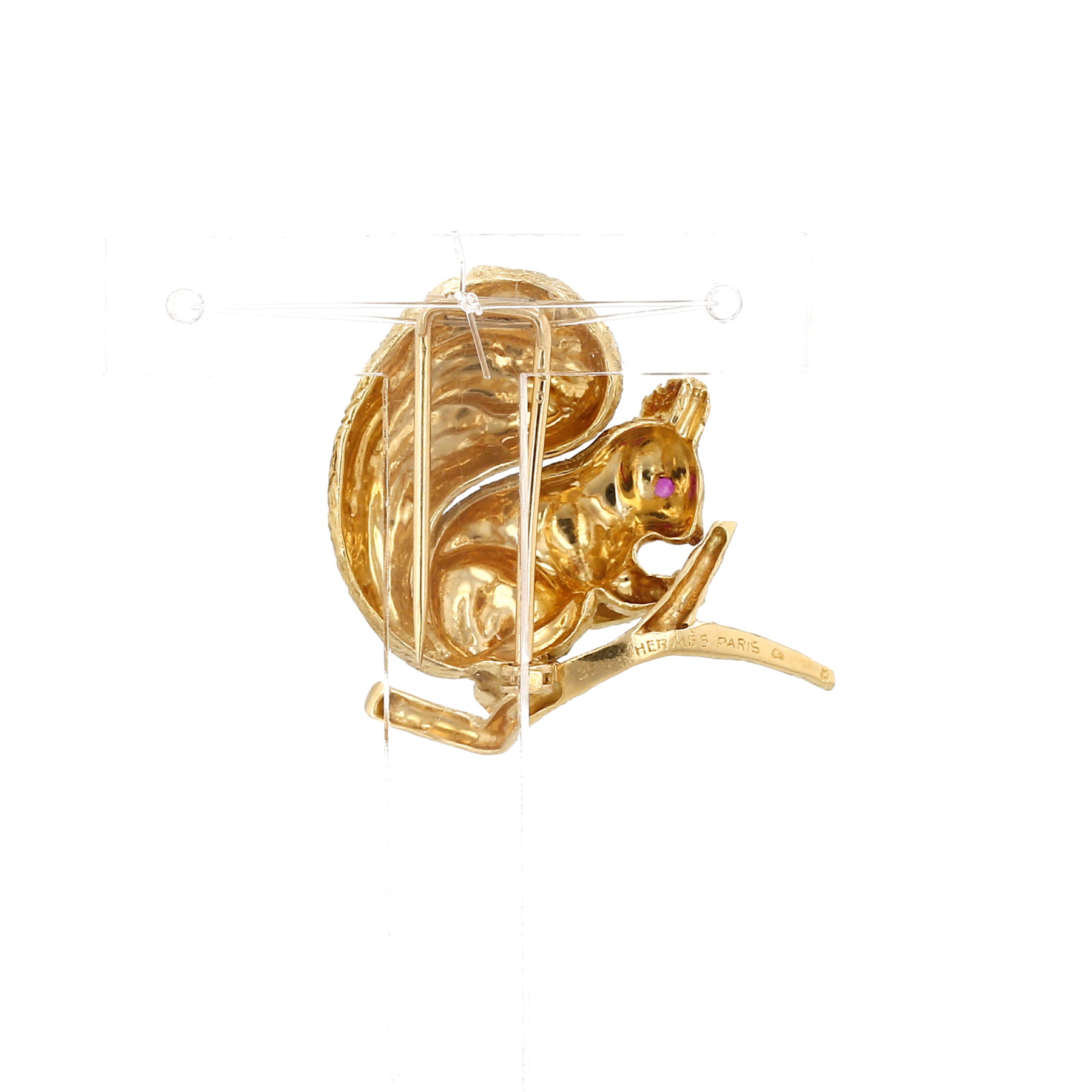 Hermès brooch in yellow gold and ruby