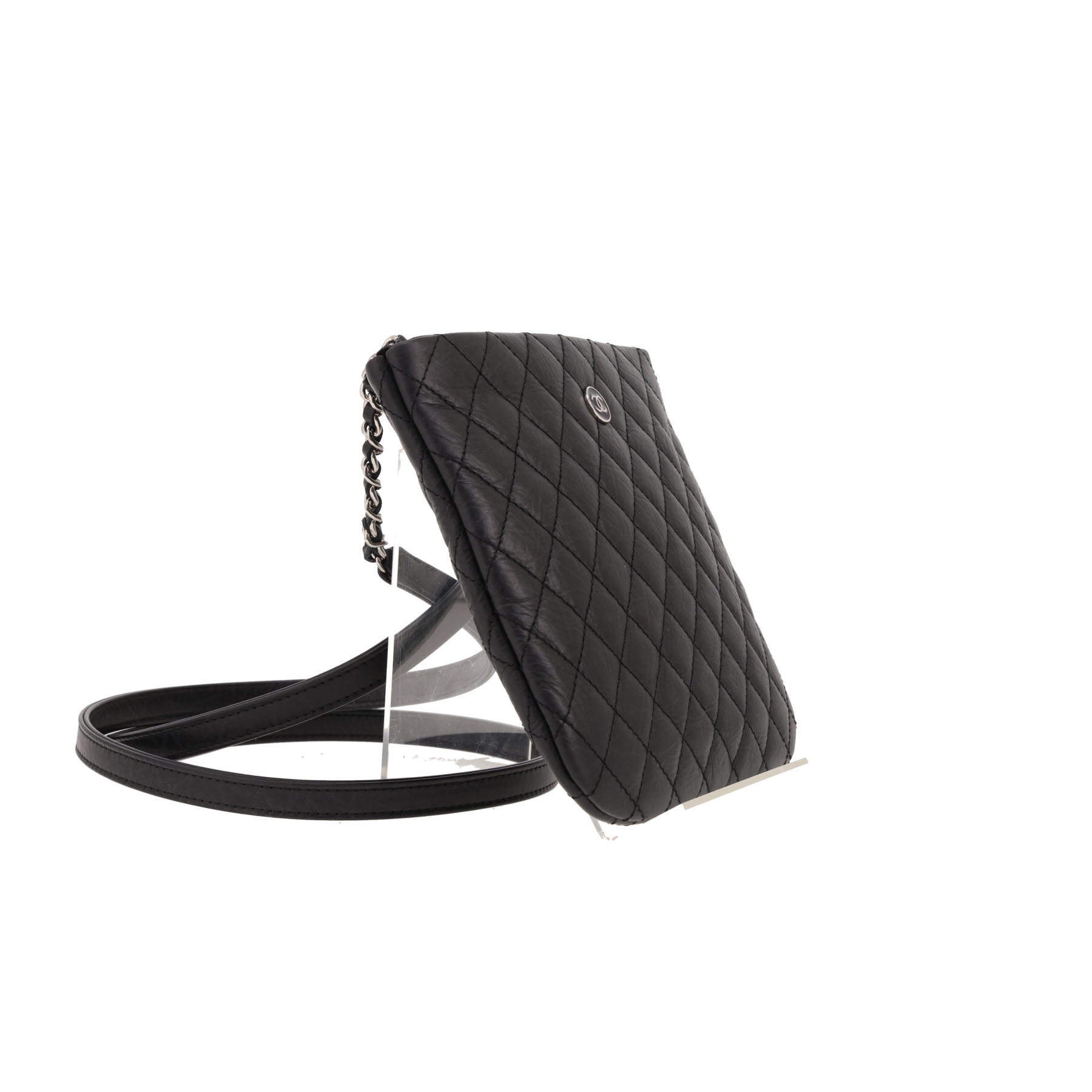 Chanel   shoulder bag  in black quilted leather