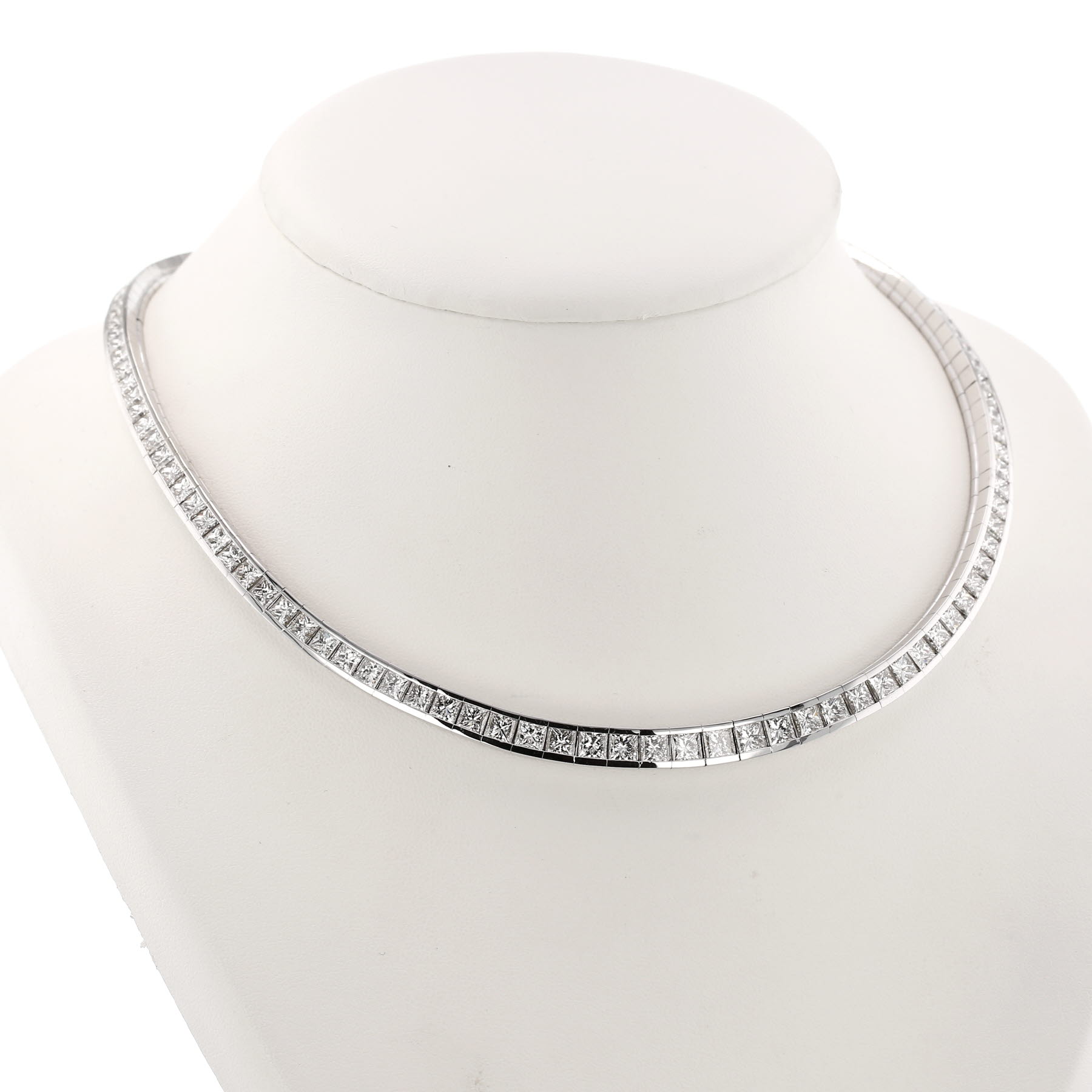 Vintage necklace in white gold and diamonds