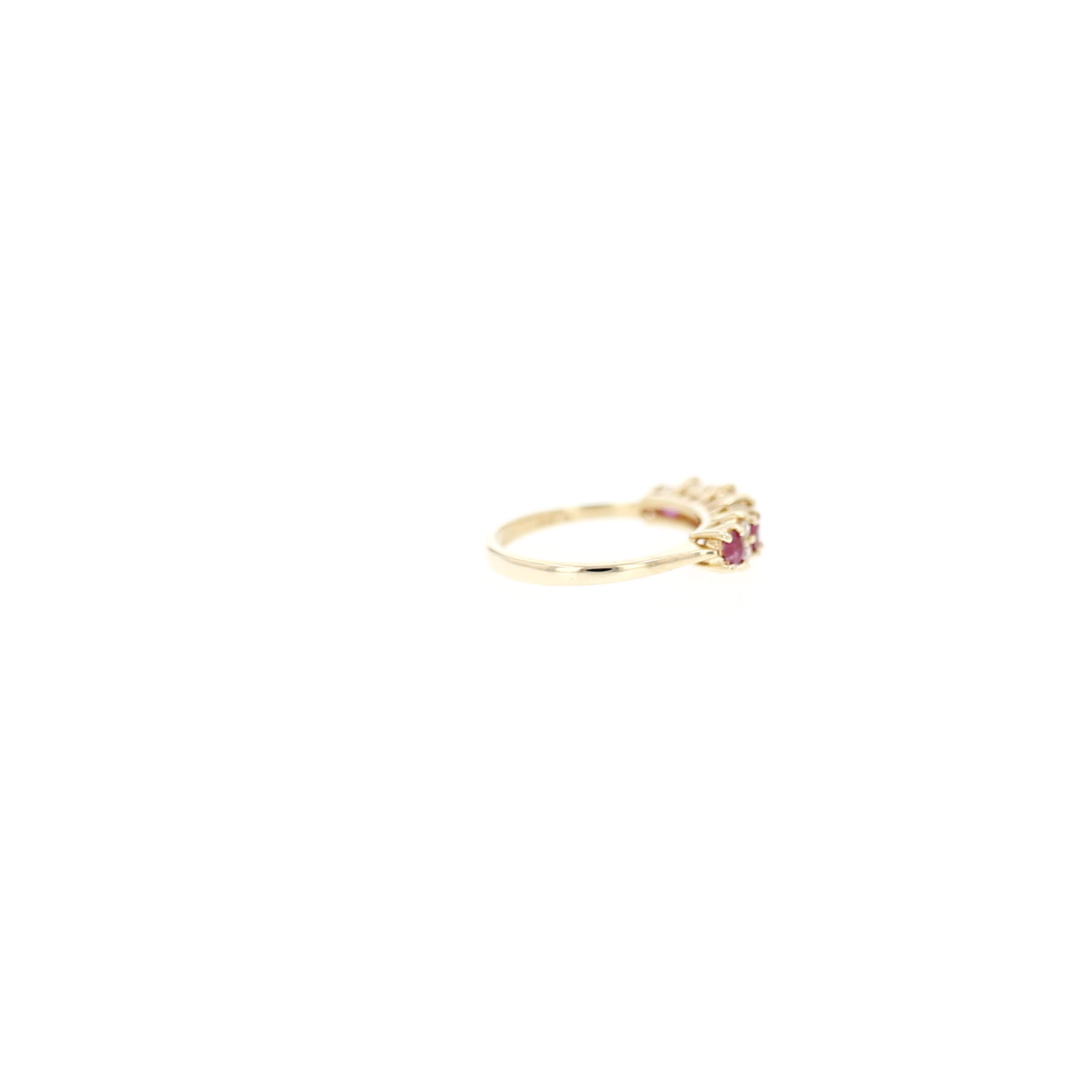 Bague Mikimoto  en or jaune, rubis et diamants