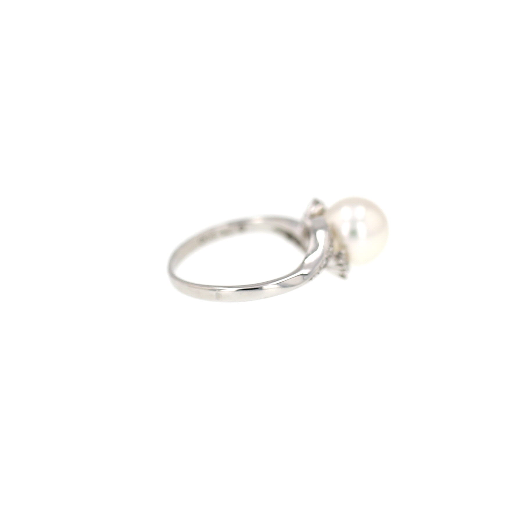 Bague Mikimoto  en platine, perle de culture et diamants