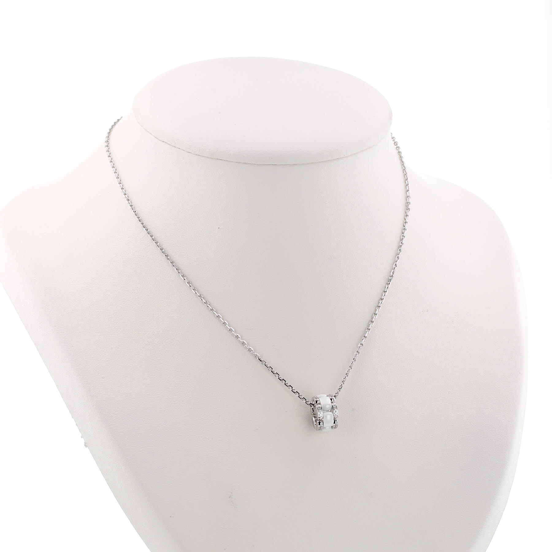 Ciondolo flessibile Chanel Ultra in oro bianco, ceramica bianco e diamanti