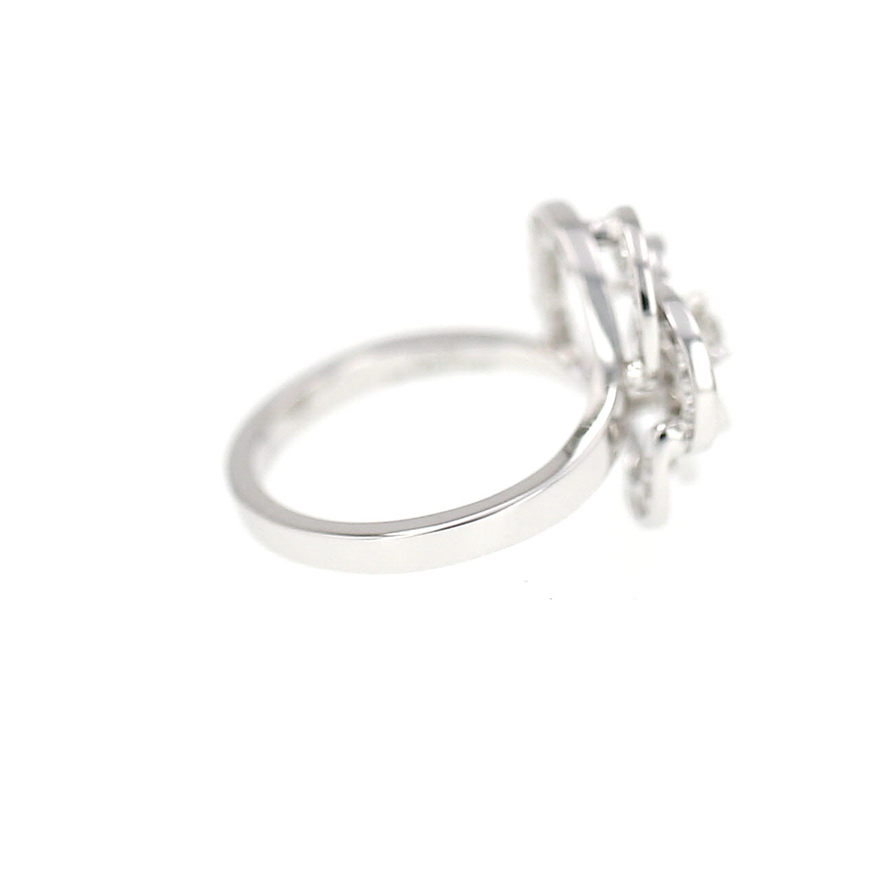Bague Chanel Camélia Fil en or blanc et diamants
