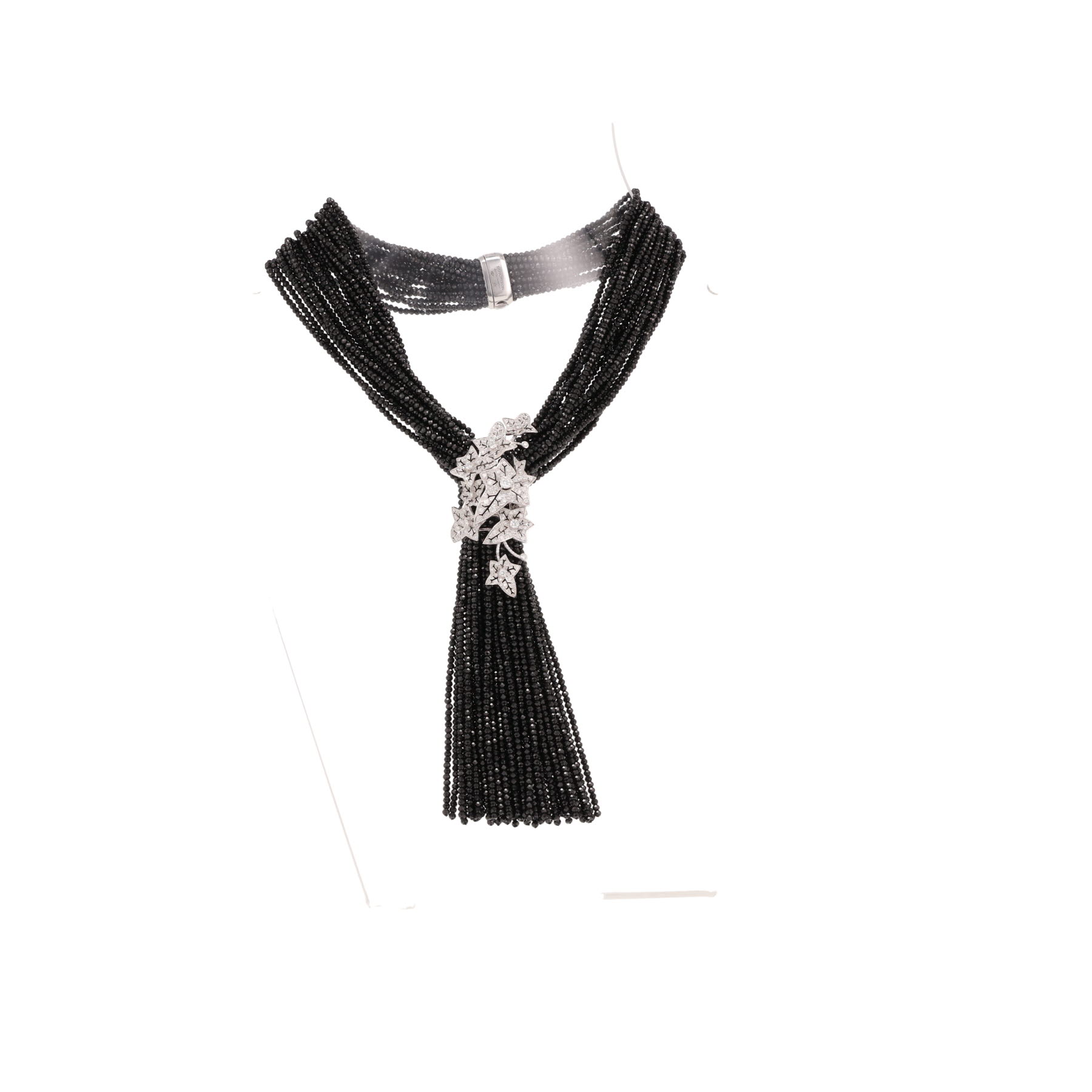 Collier Boucheron Lierre de Paris en or blanc, diamants et spinelles noirs