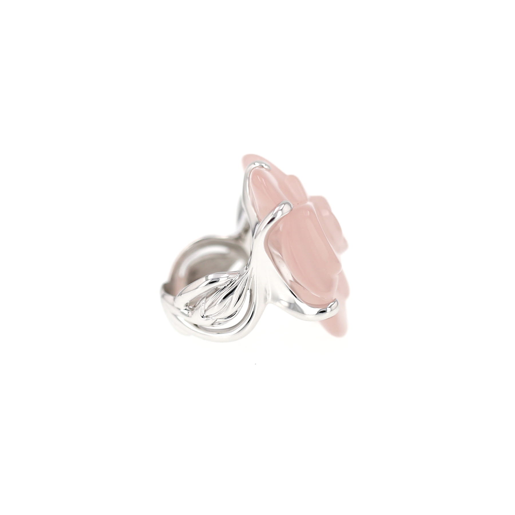 Chanel Camelia ring, large style, in white gold and rose quartz
