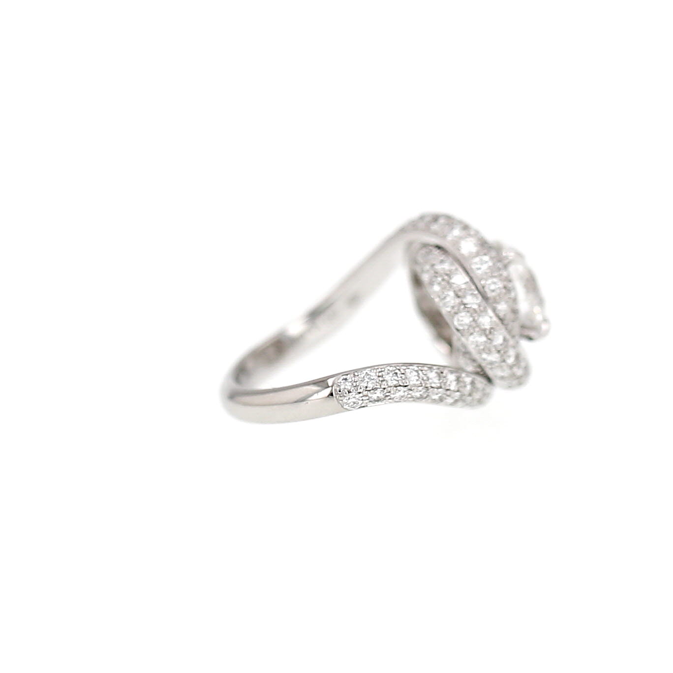 Cartier Trinity Ruban ring in platinium and diamonds