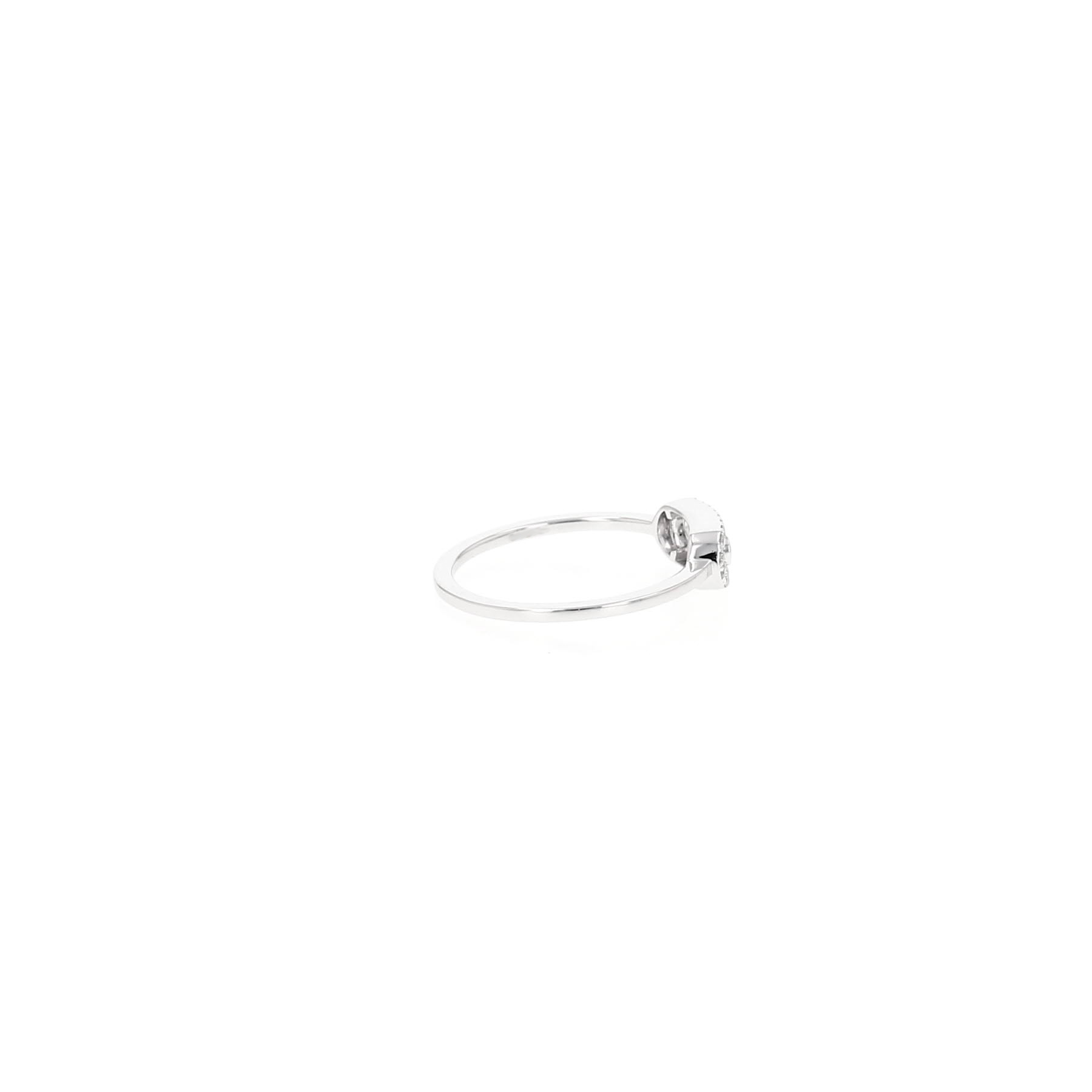Anillo Messika Move Uno, modelo pequeño, en oro blanco y diamantes