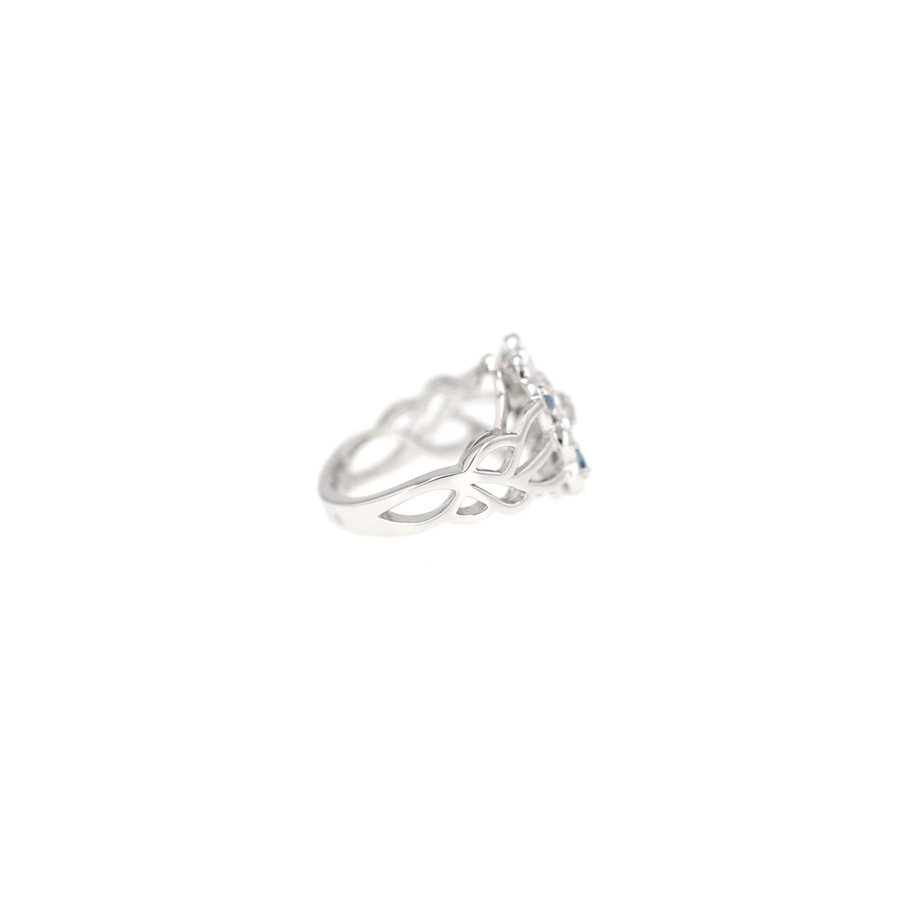 Anillo Chanel Camelia de oro blanco, piedras de colores y diamantes