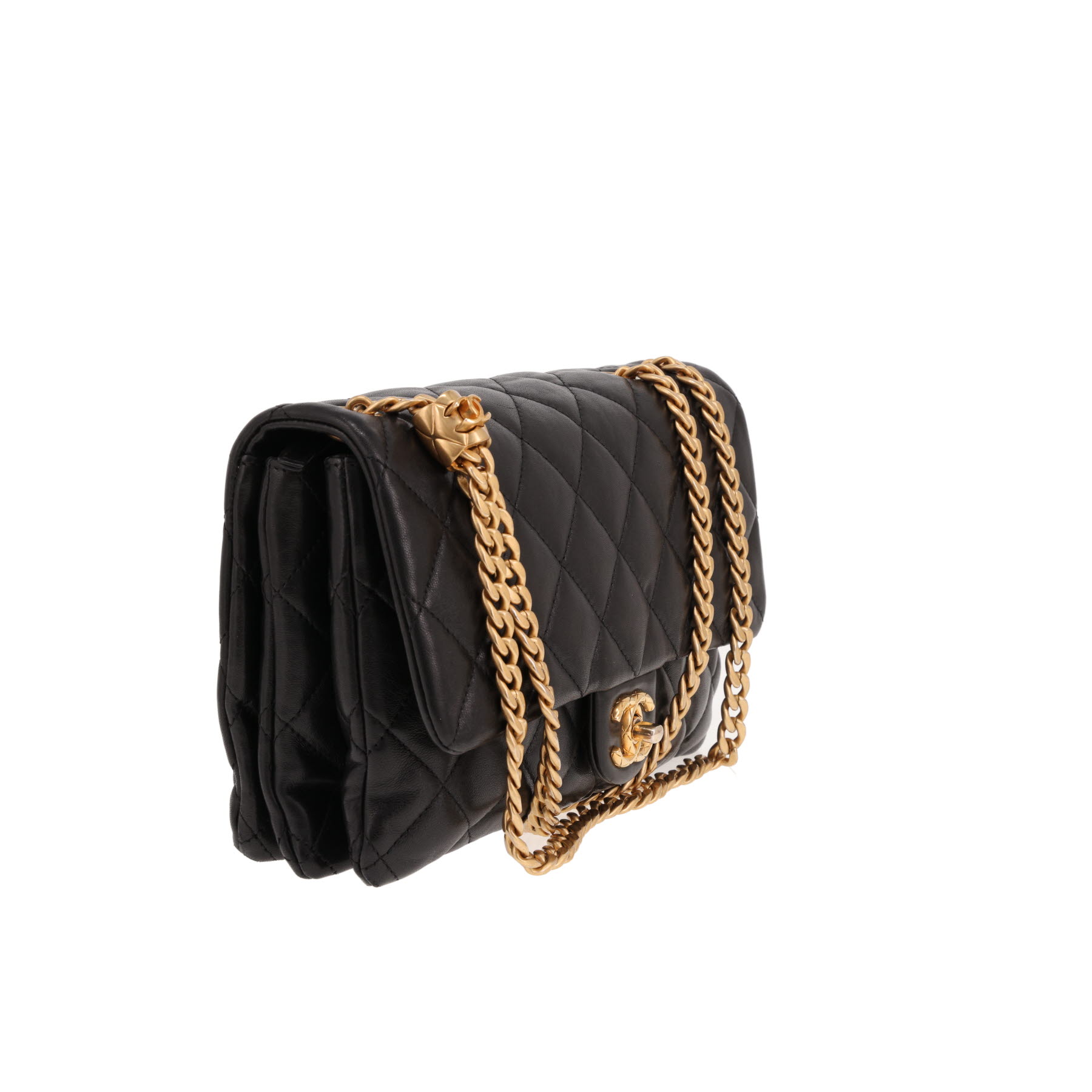 Chanel handbag   in black quilted leather