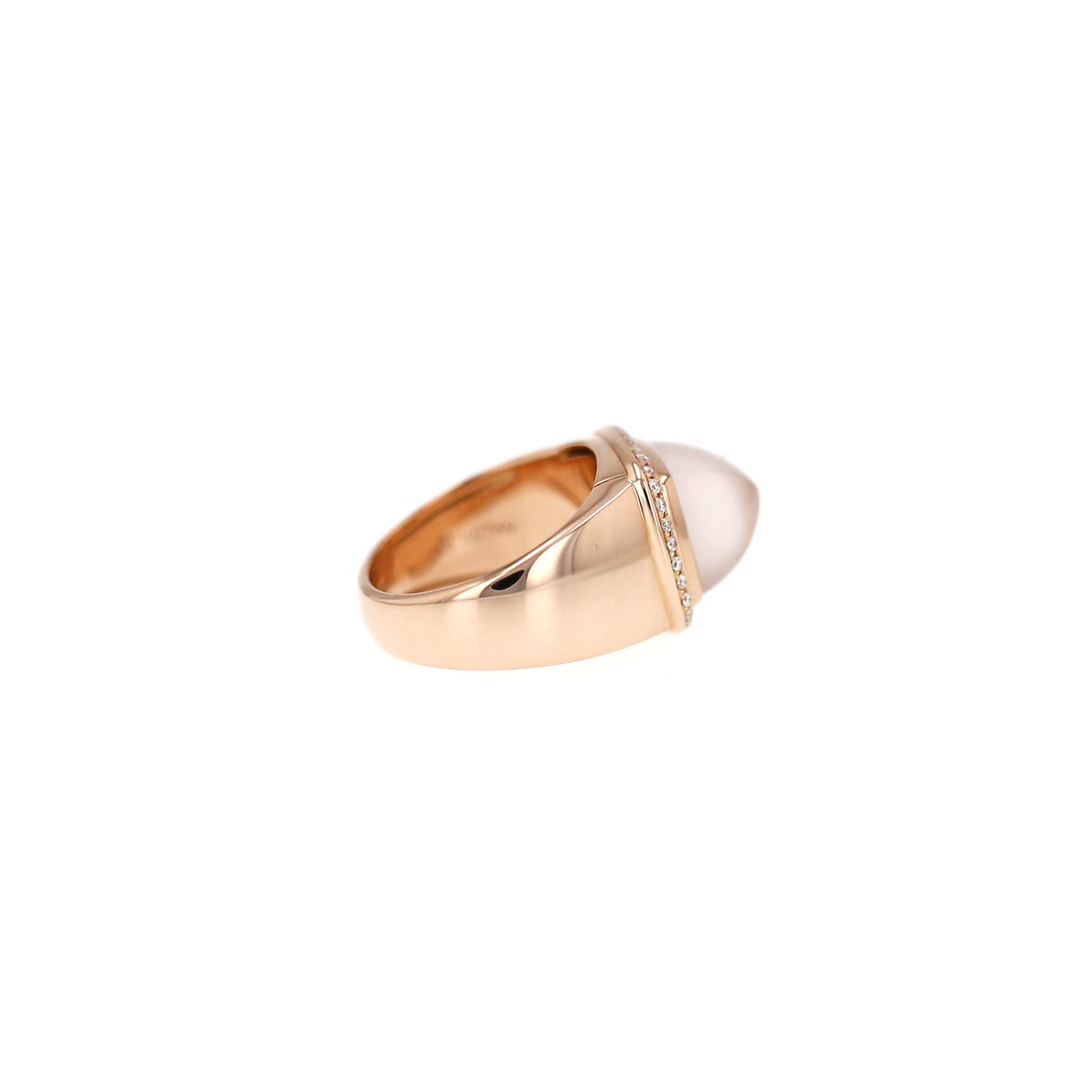 Anillo Fred «Pain de Sucre» de tamaño mediano en oro rosa, diamantes y cuarzo rosa