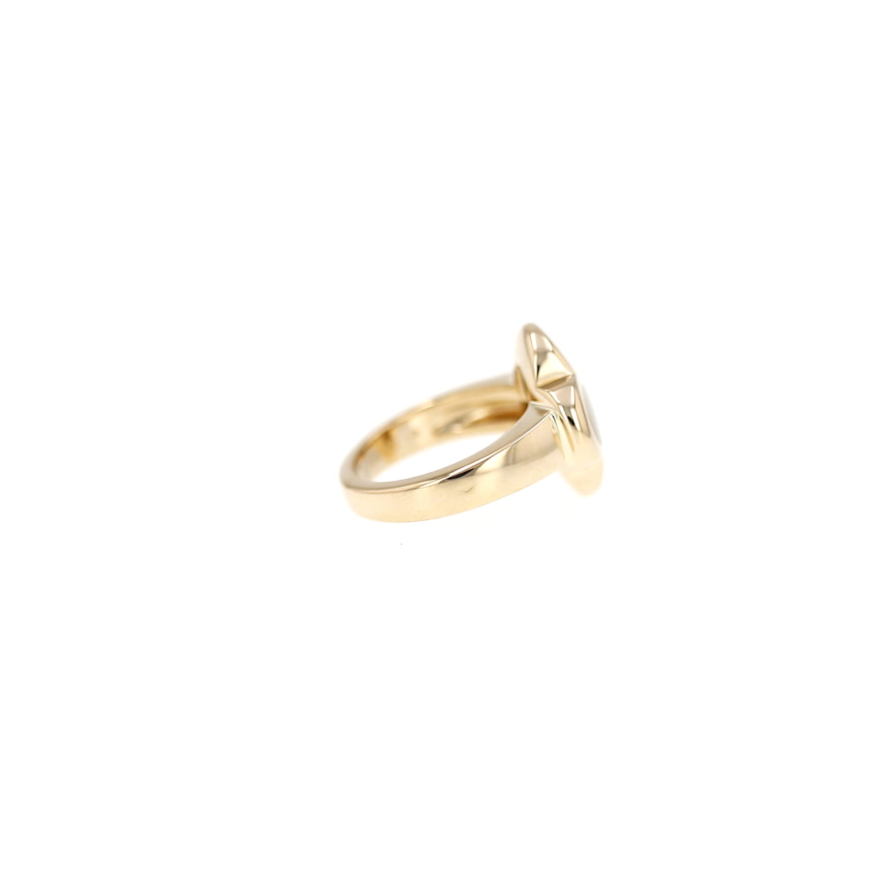Van Cleef & Arpels Pure Alhambra ring in yellow gold and mother-of-pearl