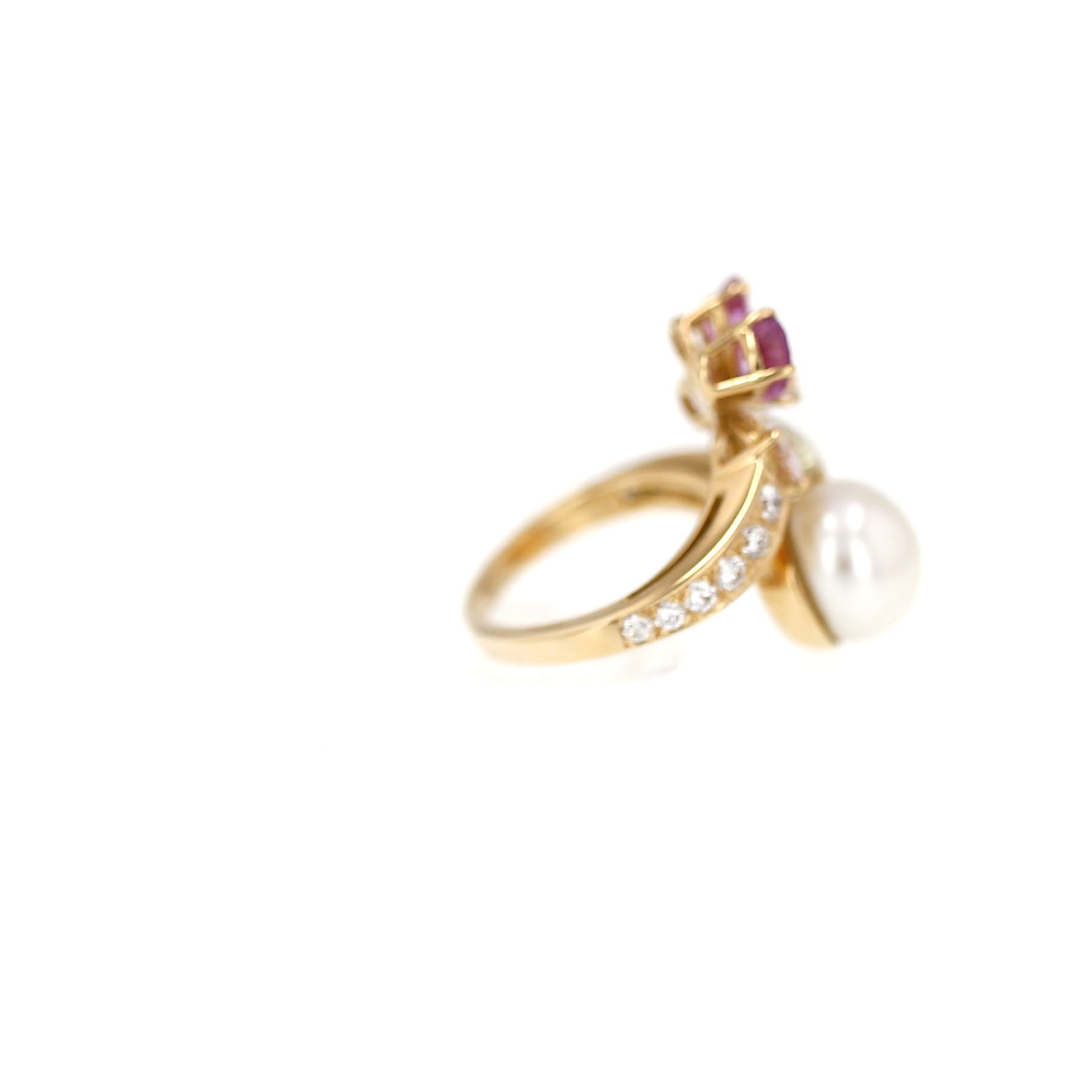 Bulgari Sapphire Flower ring in yellow gold, with coloured sapphires and a cultured pearl