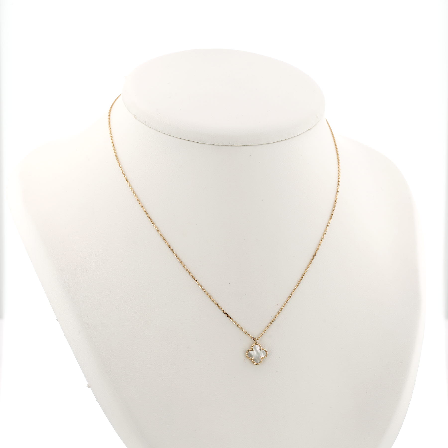 Collier Van Cleef & Arpels Sweet Alhambra en or jaune et nacre
