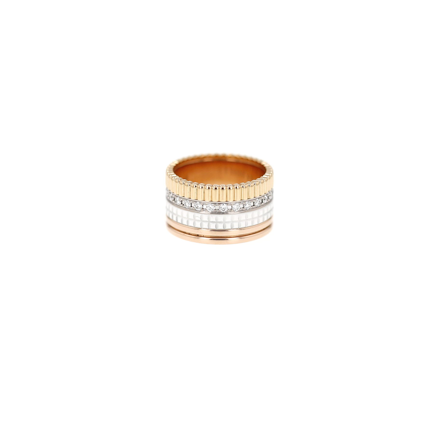 Anillo Boucheron «Quatre White Edition», modelo grande, en tres tipos de oro, cerámica y diamantes