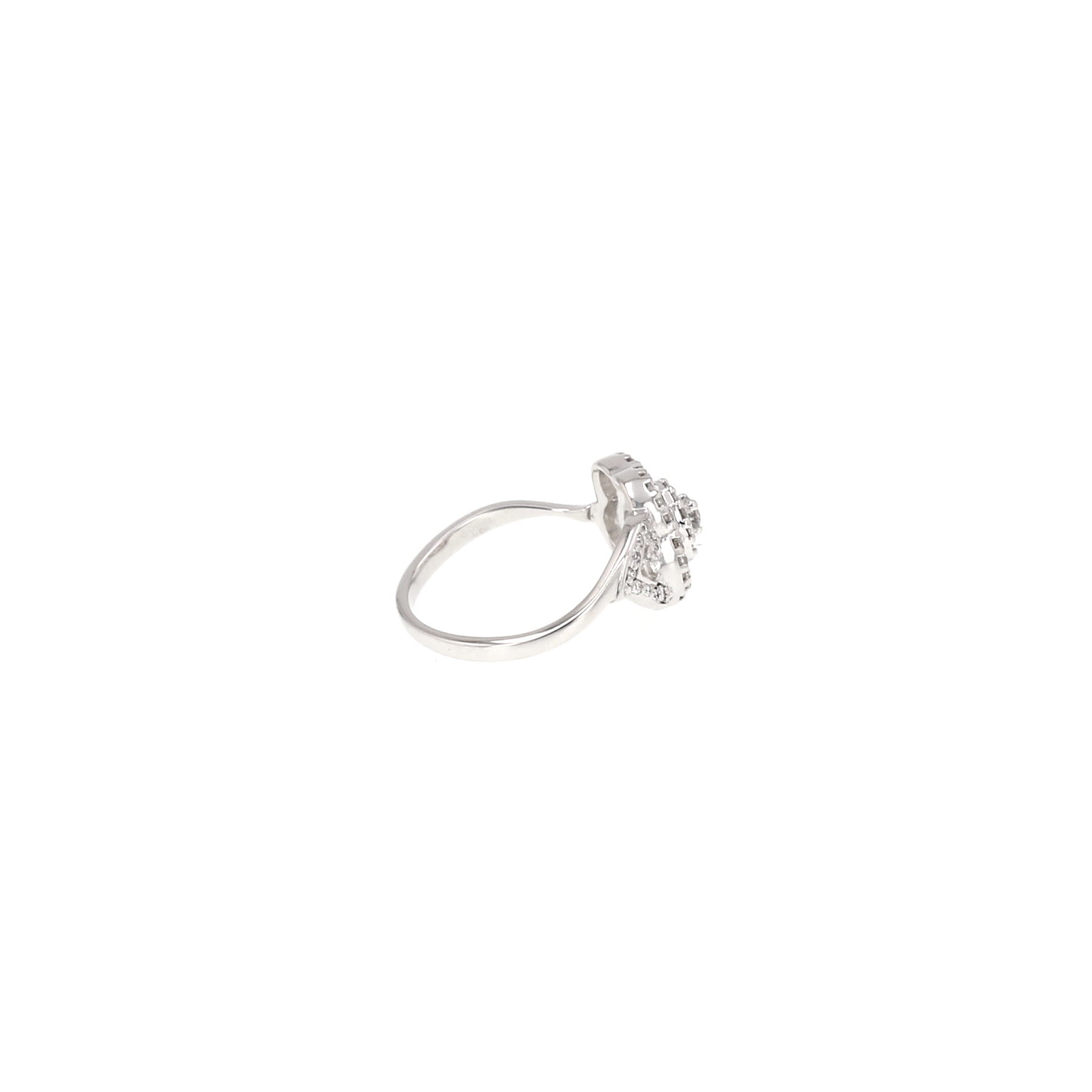 Chanel Camélia Embroidered ring, small model, in white gold and diamonds