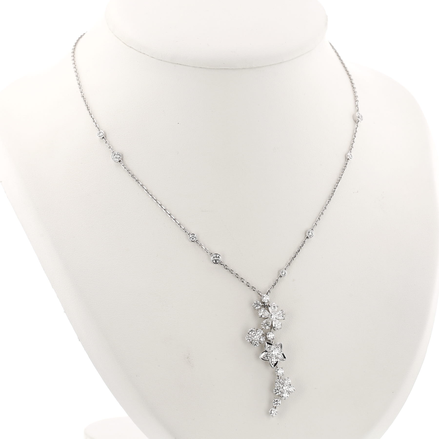 Van Cleef Arpels ‘Folie des Prés’ necklace in white gold and diamonds