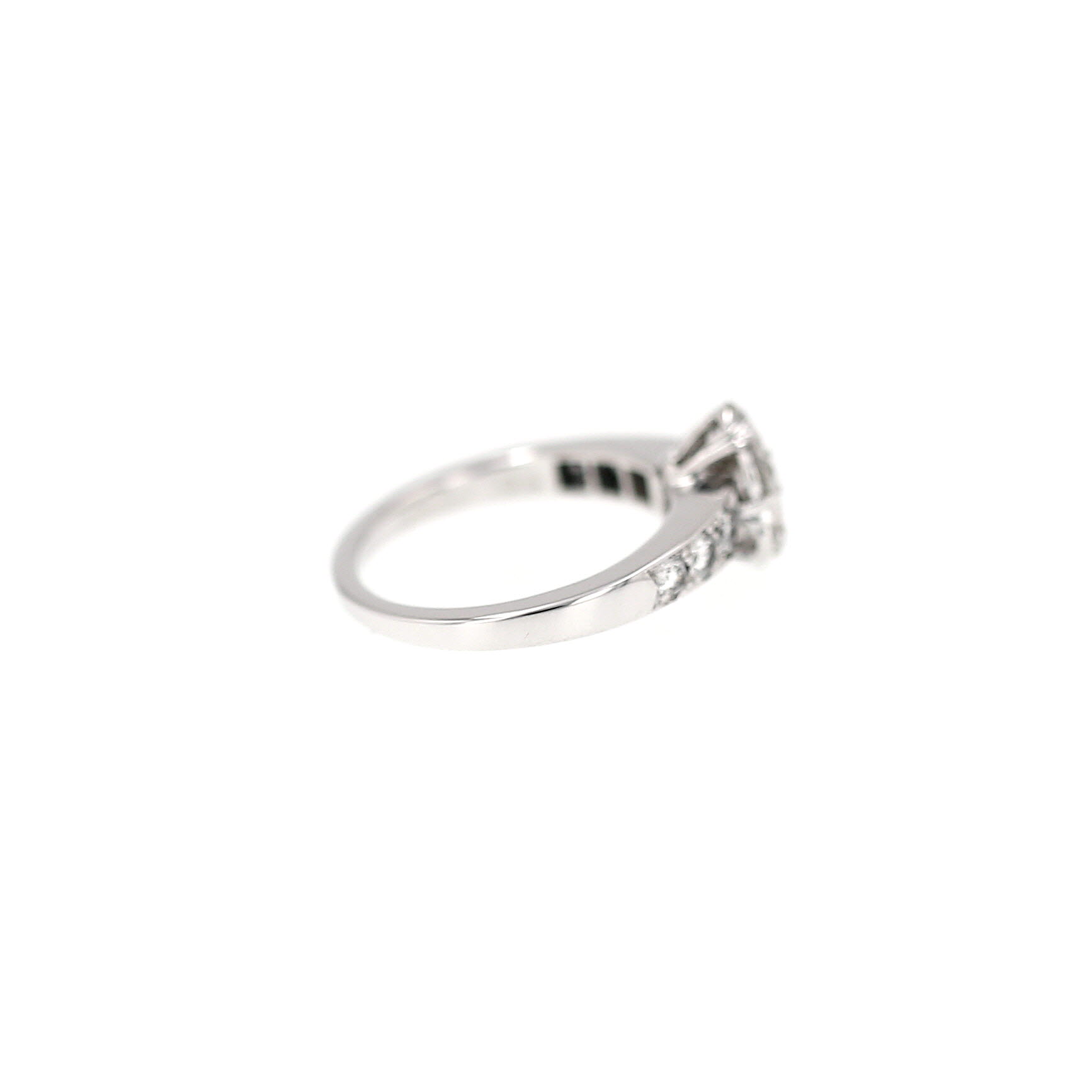 Van Cleef & Arpels Fleurette ring in white gold and diamonds