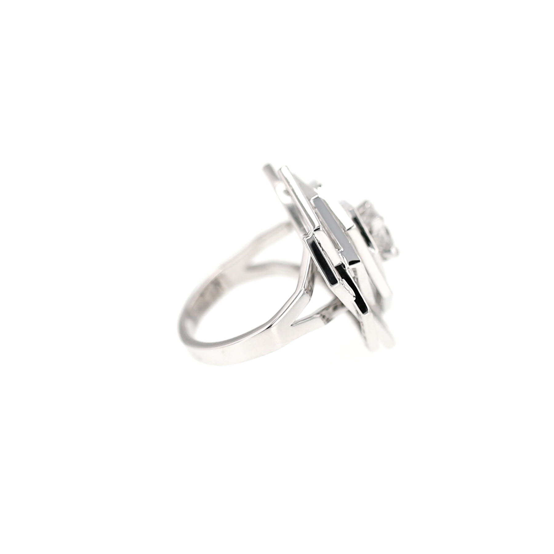 Chanel 1932 ring in white gold and diamonds