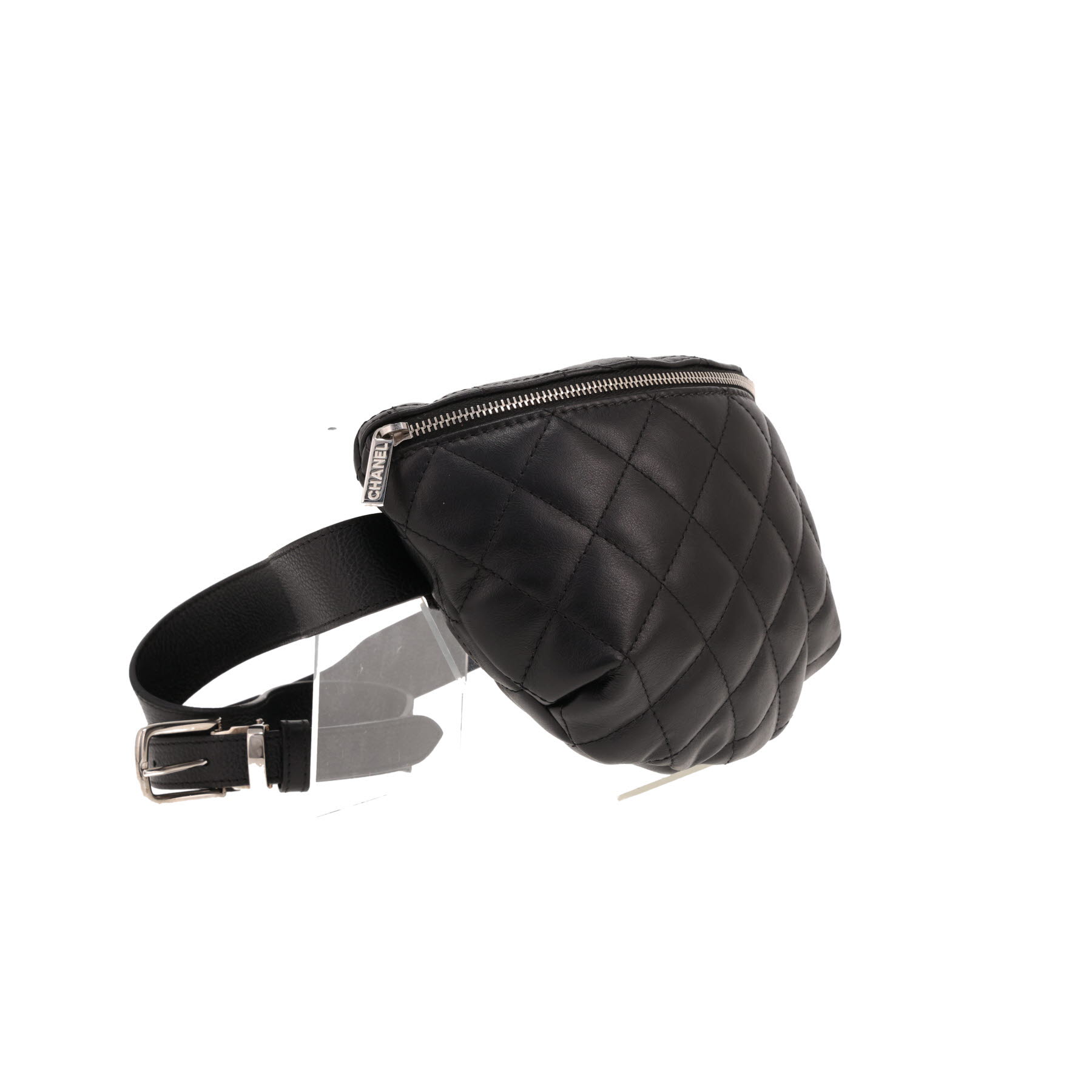 Pochette-ceinture Chanel  Pochette ceinture en cuir matelassé noir