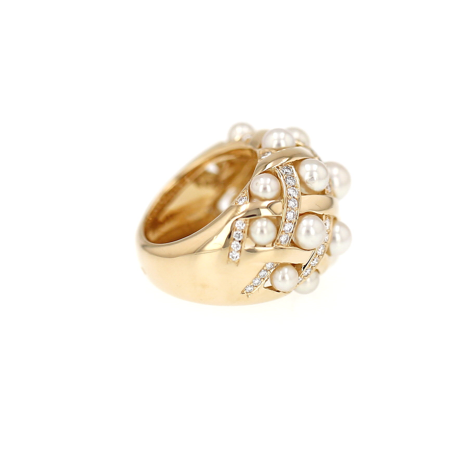 Anillo Chanel Baroque, modelo grande, en oro amarillo, con perlas de cultivo y diamantes
