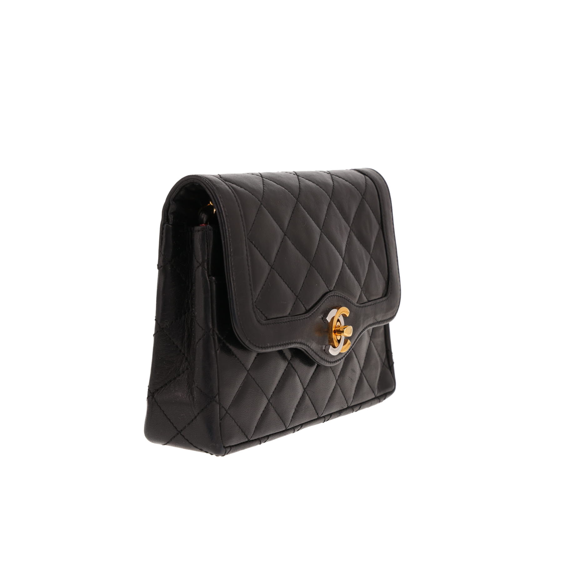Vintage Chanel shoulder bag in black quilted leather