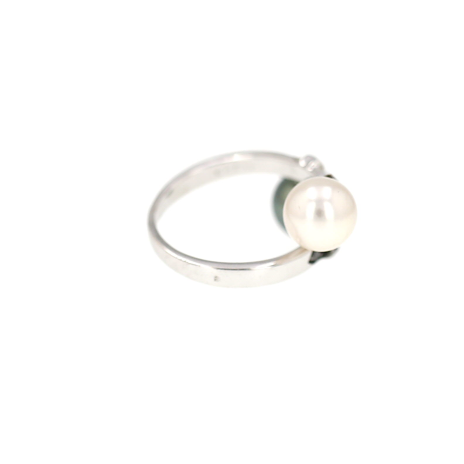 Chanel ring in white gold, with cultured pearls and diamonds