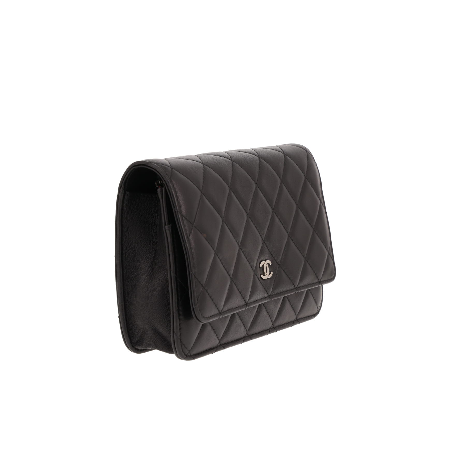 Chanel ‘Wallet on Chain’ shoulder bag in black quilted leather